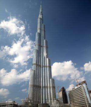burj dubai est la plus haute tour du monde.