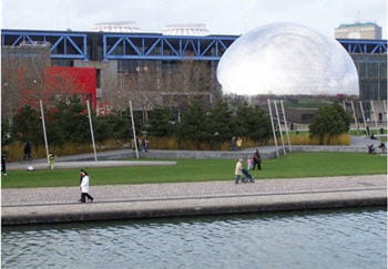 la parc de la villette se compose du musée des sciences et de l'industrie et de