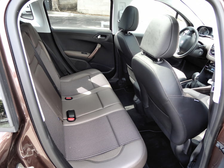 Essai Peugeot 2008 : une belle polyvalence 1808882-habitabilite-satisfaisante