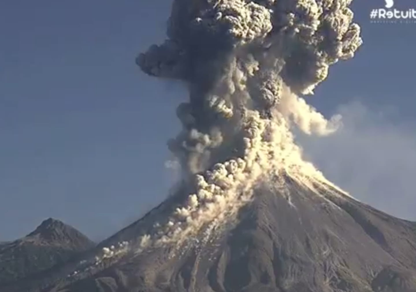 Volcan Colima au Mexique violente explosion filmée en direct [IMAGES]