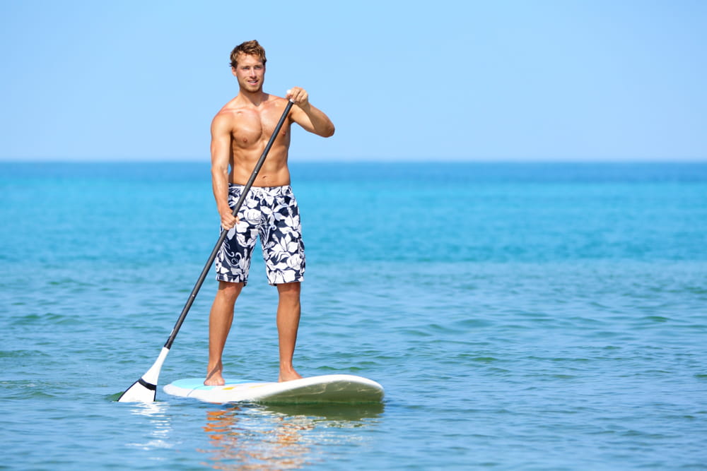Le stand up paddle 10 sports à pratiquer pour des abdos de rêve