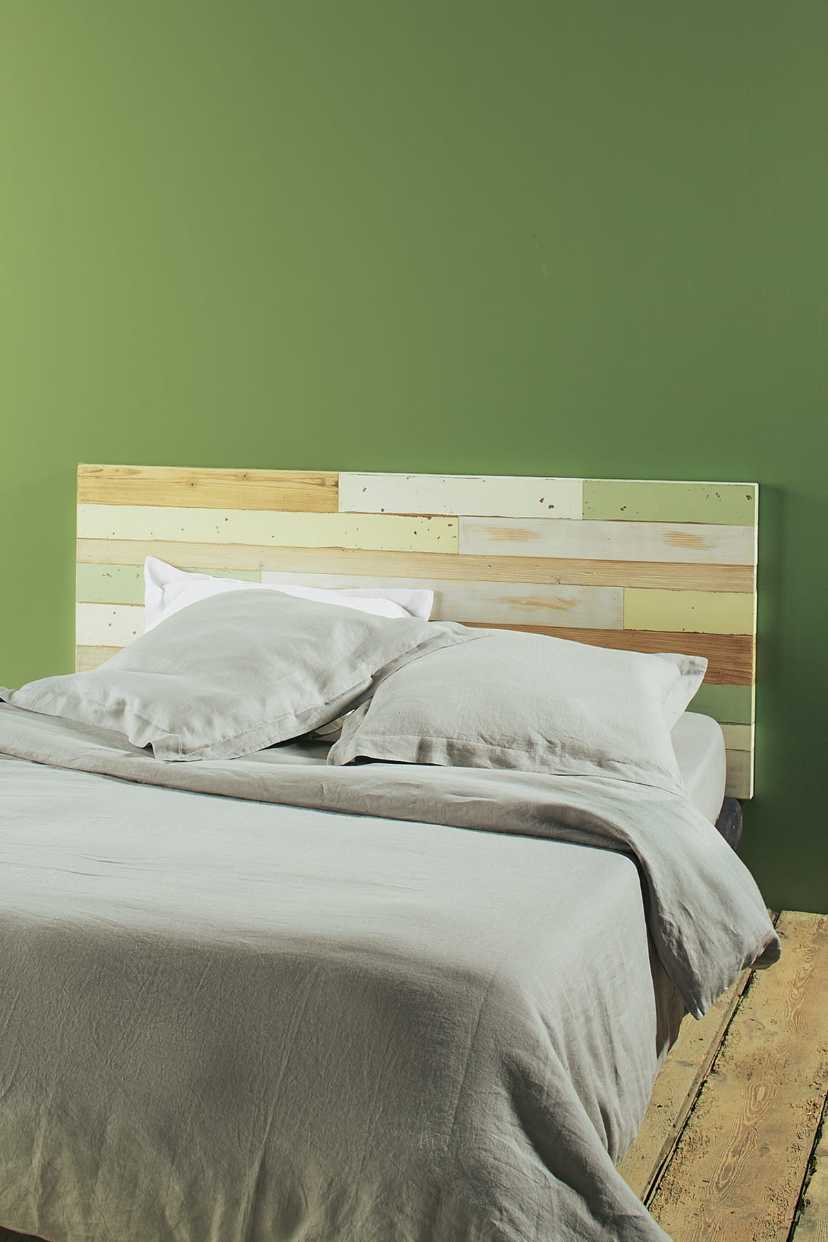 Modele De Lit En Bois A Fabriquer : Une t?te de lit en bois Modele De Lit En Bois A Fabriquer : Une t?te de lit en bois