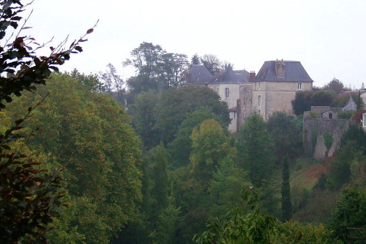 Le Château Lusignan et la fée Mélusine Le Château Lusignan et la fée Mélusine
