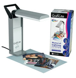 la petite 'grafilite' est une lampe de type lumière du jour qui permet de