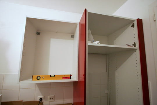 Deco Petite Cuisine Avec Bar : Un par un, les éléments muraux vont être fixés, en commençant par Deco Petite Cuisine Avec Bar : Un par un, les éléments muraux vont être fixés, en commençant par